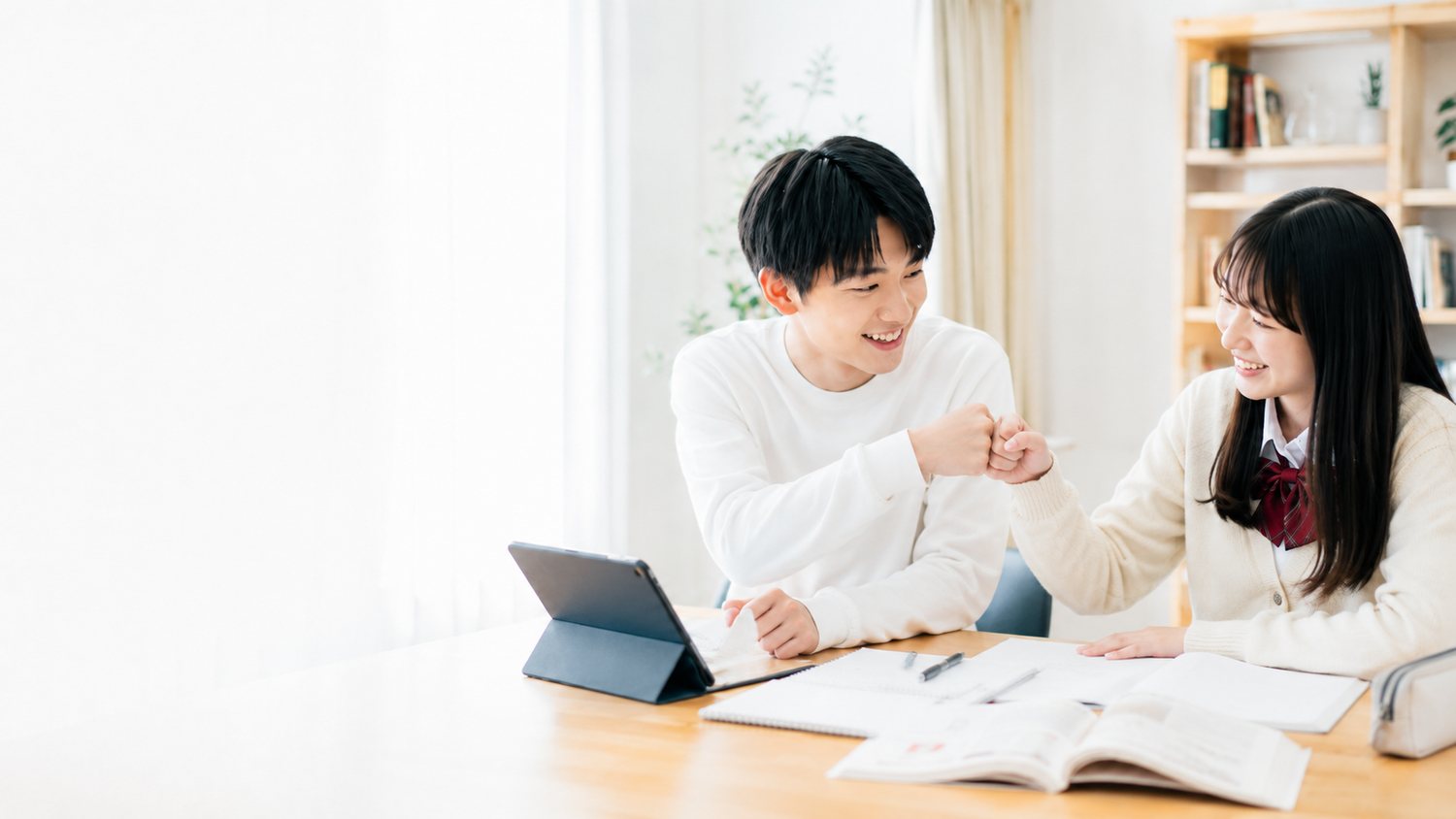 現役京大生が生徒に寄り添って学習を伴走する様子